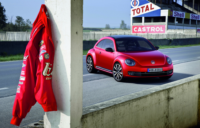 Volkswagen unveils new Beetle Volkswagen unveils new Beetle