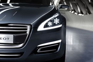 5 By Peugeot: the large luxury concept