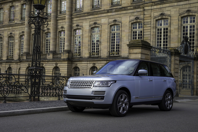 A Jaguar Land Rover está a desenvolver mais veículos híbridos e novas tecnologias A Jaguar Land Rover está a desenvolver mais veículos híbridos e novas tecnologias