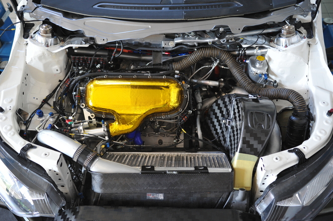 Honda präsentiert den neuen Motor des Civic WTCC Honda präsentiert den neuen Motor des Civic WTCC