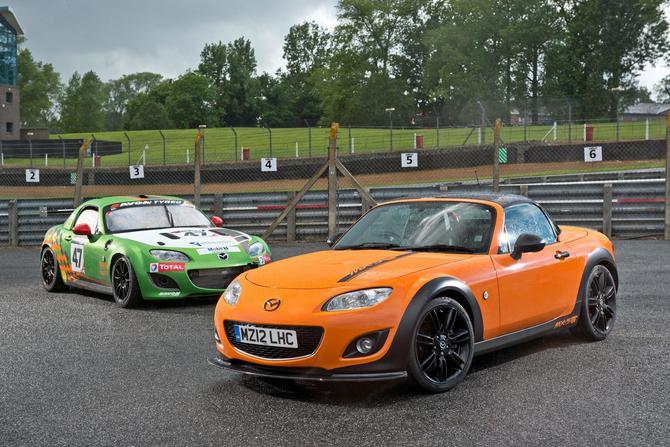 O kit é produzido pela Jota, que também produz a versão de corrida Mazda MX-5 GT4 O kit é produzido pela Jota, que também produz a versão de corrida Mazda MX-5 GT4