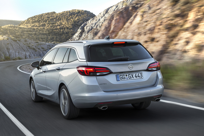 The new Astra Sports Tourer will be equipped only with the latest Opel engines with outputs ranging between 95 and 200hp The new Astra Sports Tourer will be equipped only with the latest Opel engines with outputs ranging between 95 and 200hp