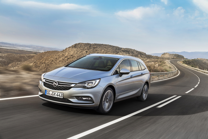 The Astra Sports Tourer shows the next evolution of Opel's design through the new chrome bar on the grille The Astra Sports Tourer shows the next evolution of Opel's design through the new chrome bar on the grille