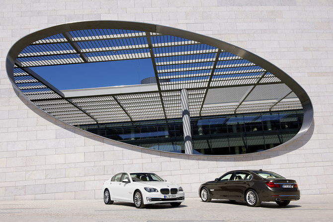 Carrosserie : nouveaux phares à LEDs et nouveaux traits de style discrets.