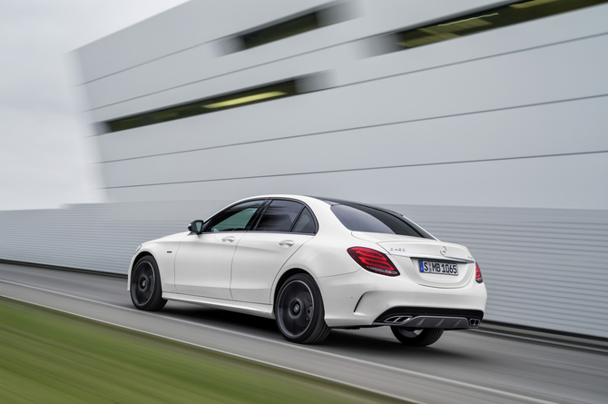 O C450 AMG 4MATIC vai estar equipado com uma versão modificado do motor Mercedes biturbo 3.0 V6 O C450 AMG 4MATIC vai estar equipado com uma versão modificado do motor Mercedes biturbo 3.0 V6