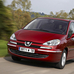 Volkswagen Touran 2.0 TDI BlueMotion Technology vs Peugeot 807 Navteq 2.0 HDi