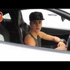 Justin Bieber Stops Traffic to Confront Paparazzi